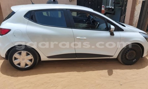 Dieundeu Occasion Renault Clio White Auto in Dakar in Dakar Dieundeu Occasion Renault Clio White Auto in Dakar in Dakar