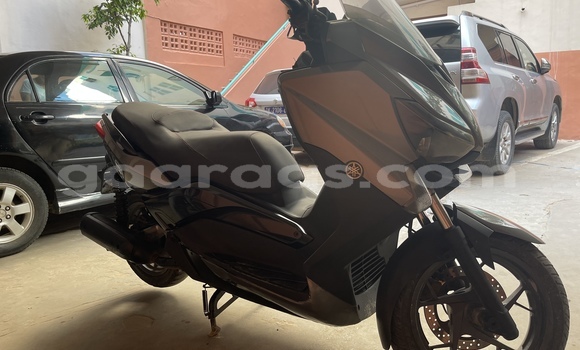 Buy Used Yamaha X-MAX Silver Bike in Dakar in Dakar Buy Used Yamaha X-MAX Silver Bike in Dakar in Dakar