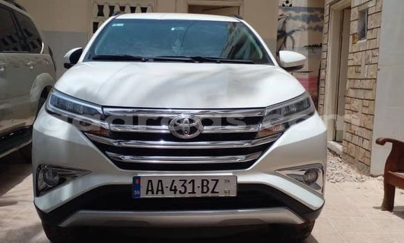 Acheter Occasion Voiture Toyota RAV4 Blanc à Dakar, Dakar Acheter Occasion Voiture Toyota RAV4 Blanc à Dakar, Dakar