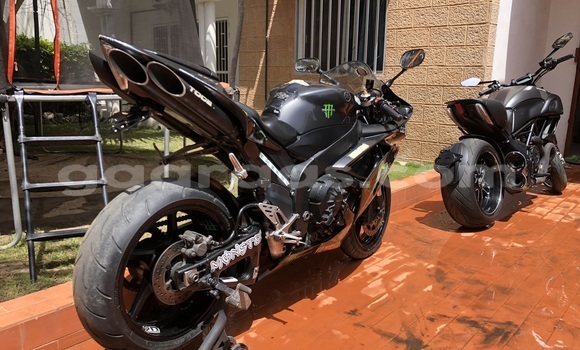 Buy Used Yamaha R1 Black Bike in Dakar in Dakar Buy Used Yamaha R1 Black Bike in Dakar in Dakar