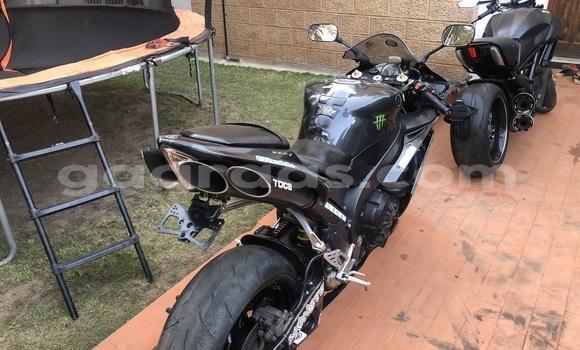 Buy Used Yamaha R1 Black Bike in Dakar in Dakar Buy Used Yamaha R1 Black Bike in Dakar in Dakar