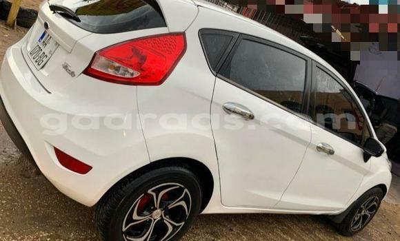 Acheter Occasion Voiture Ford Fiesta Blanc à Dakar, Dakar Acheter Occasion Voiture Ford Fiesta Blanc à Dakar, Dakar