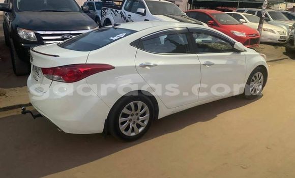 Buy Used Hyundai Elantra White Car in Dakar in Dakar
