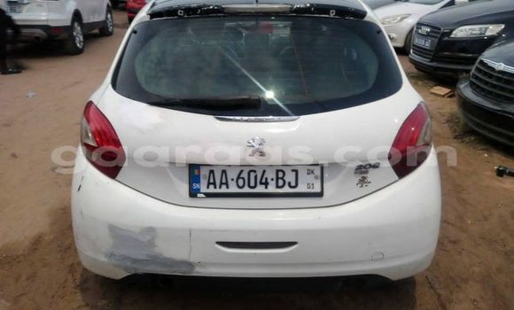Acheter Occasion Voiture Peugeot 208 Blanc à Dakar, Dakar Acheter Occasion Voiture Peugeot 208 Blanc à Dakar, Dakar