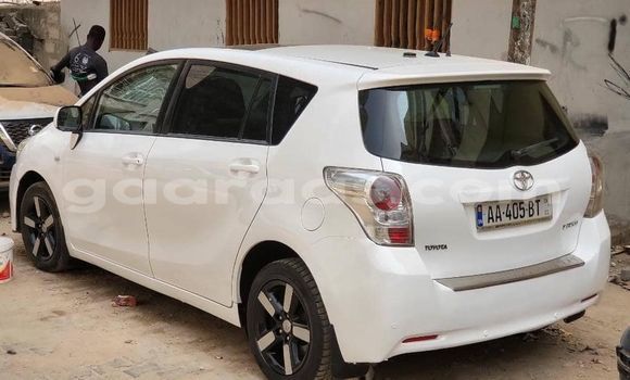 Acheter Occasion Voiture Toyota Corolla Verso Blanc à Dakar, Dakar Acheter Occasion Voiture Toyota Corolla Verso Blanc à Dakar, Dakar
