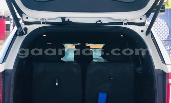 Buy Used Ford Explorer White Car in Dakar in Dakar Buy Used Ford Explorer White Car in Dakar in Dakar