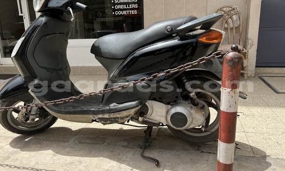 Acheter Occasion Moto Piaggio Fly 50/150 Noir à Dakar, Dakar Acheter Occasion Moto Piaggio Fly 50/150 Noir à Dakar, Dakar