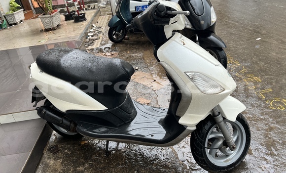 Acheter Occasion Moto Piaggio Fly 50/150 Blanc à Dakar, Dakar Acheter Occasion Moto Piaggio Fly 50/150 Blanc à Dakar, Dakar