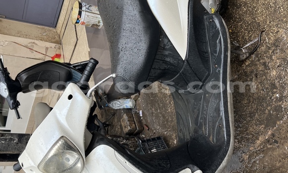 Acheter Occasion Moto Piaggio Fly 50/150 Blanc à Dakar, Dakar Acheter Occasion Moto Piaggio Fly 50/150 Blanc à Dakar, Dakar