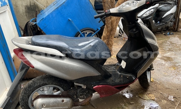 Acheter Occasion Moto Yamaha Jog Gris à Dakar, Dakar Acheter Occasion Moto Yamaha Jog Gris à Dakar, Dakar