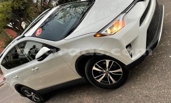 Dieundeu Occasion Toyota RAV4 White Auto in Dakar in Dakar Dieundeu Occasion Toyota RAV4 White Auto in Dakar in Dakar