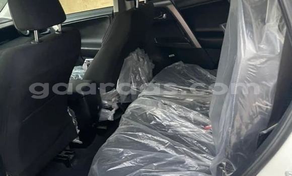 Acheter Occasion Voiture Toyota RAV4 Blanc à Dakar, Dakar Acheter Occasion Voiture Toyota RAV4 Blanc à Dakar, Dakar