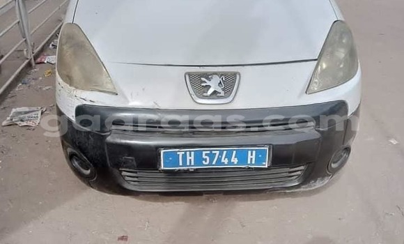 Dieundeu Occasion Peugeot Partner White Auto in Dakar in Dakar