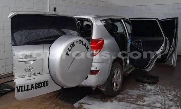 Dieundeu Occasion Toyota RAV4 Silver Auto in Dakar in Dakar Dieundeu Occasion Toyota RAV4 Silver Auto in Dakar in Dakar