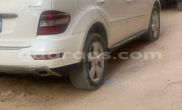 Acheter Occasion Voiture Mercedes‒Benz ML–Class Blanc à Dakar, Dakar Acheter Occasion Voiture Mercedes‒Benz ML–Class Blanc à Dakar, Dakar