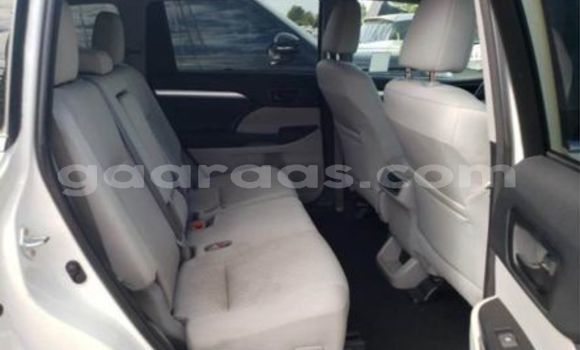 Buy Used Toyota Highlander White Car in Dakar in Dakar Buy Used Toyota Highlander White Car in Dakar in Dakar