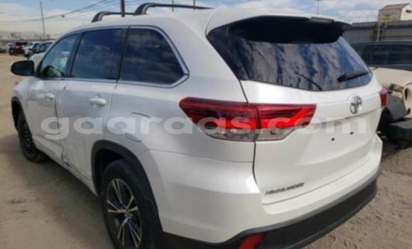 Buy Used Toyota Highlander White Car in Dakar in Dakar Buy Used Toyota Highlander White Car in Dakar in Dakar