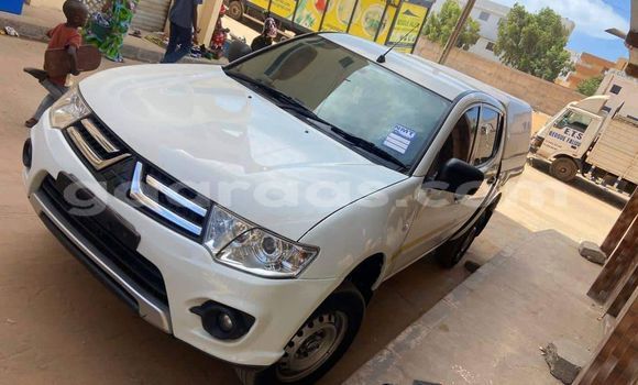Buy Used Mitsubishi L200 White Car in Dakar in Dakar