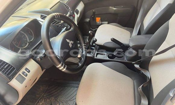 Buy Used Mitsubishi L200 White Car in Dakar in Dakar Buy Used Mitsubishi L200 White Car in Dakar in Dakar