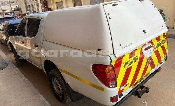 Buy Used Mitsubishi L200 White Car in Dakar in Dakar Buy Used Mitsubishi L200 White Car in Dakar in Dakar