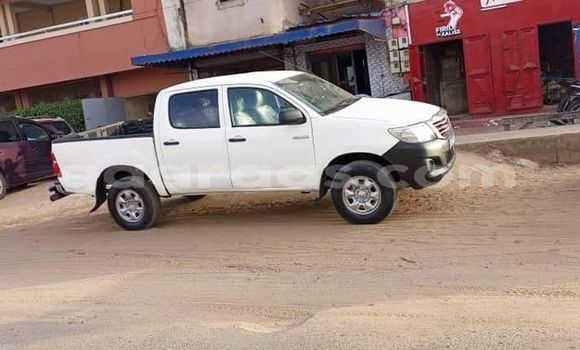 Buy Used Toyota Hilux White Car in Dakar in Dakar