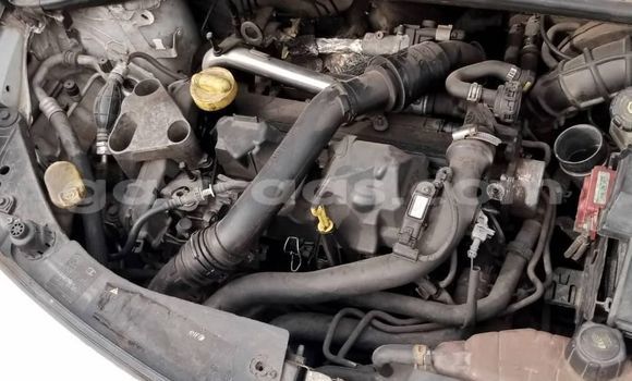 Buy Used Renault Clio White Car in Dakar in Dakar Buy Used Renault Clio White Car in Dakar in Dakar