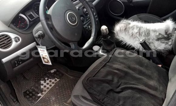 Buy Used Renault Clio White Car in Dakar in Dakar Buy Used Renault Clio White Car in Dakar in Dakar