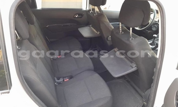 Buy Used Peugeot 5008 White Car in Dakar in Dakar Buy Used Peugeot 5008 White Car in Dakar in Dakar