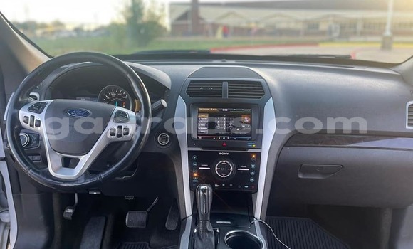 Acheter Occasion Voiture Ford Explorer Blanc à Dakar, Dakar Acheter Occasion Voiture Ford Explorer Blanc à Dakar, Dakar