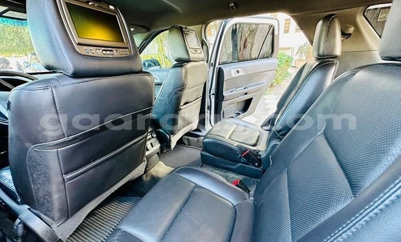 Acheter Occasion Voiture Ford Explorer Blanc à Dakar, Dakar Acheter Occasion Voiture Ford Explorer Blanc à Dakar, Dakar