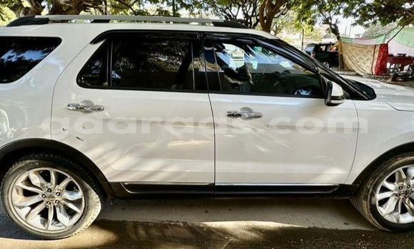 Acheter Occasion Voiture Ford Explorer Blanc à Dakar, Dakar Acheter Occasion Voiture Ford Explorer Blanc à Dakar, Dakar