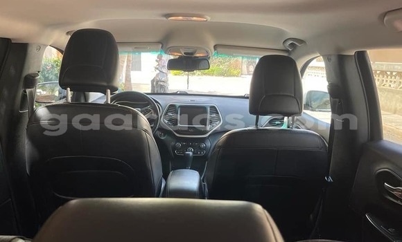 Buy Used Jeep Cherokee White Car in Dakar in Dakar Buy Used Jeep Cherokee White Car in Dakar in Dakar