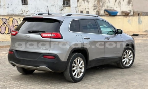 Dieundeu Occasion Jeep Cherokee Silver Auto in Dakar in Dakar