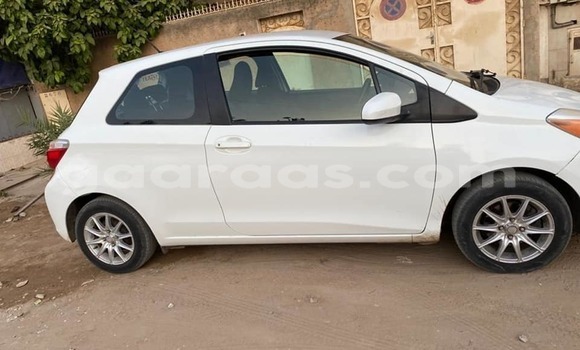 Acheter Occasion Voiture Toyota Yaris Blanc à Dakar, Dakar Acheter Occasion Voiture Toyota Yaris Blanc à Dakar, Dakar