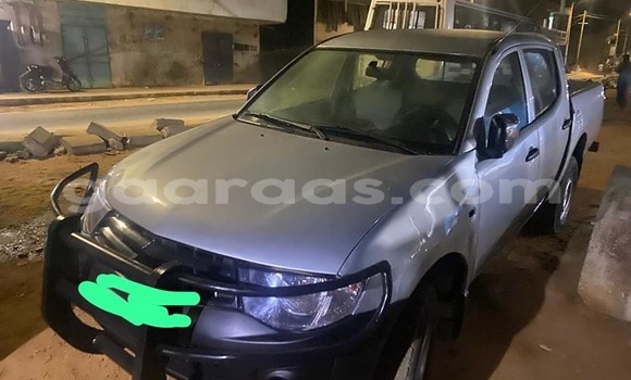 Dieundeu Occasion Mitsubishi L200 Silver Auto in Dakar in Dakar Dieundeu Occasion Mitsubishi L200 Silver Auto in Dakar in Dakar