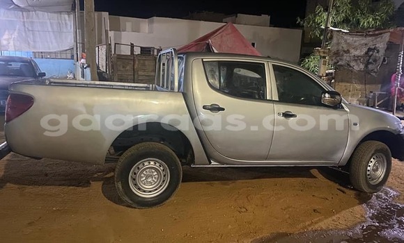Dieundeu Occasion Mitsubishi L200 Silver Auto in Dakar in Dakar Dieundeu Occasion Mitsubishi L200 Silver Auto in Dakar in Dakar