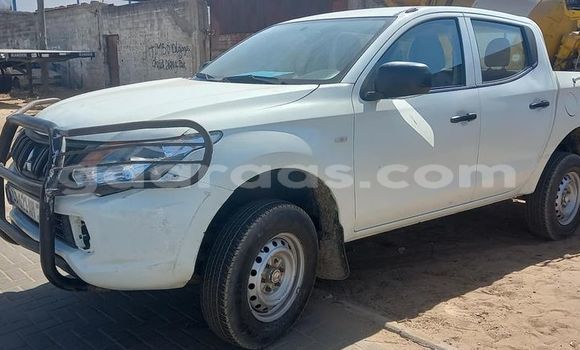 Dieundeu Occasion Mitsubishi L200 White Auto in Dakar in Dakar