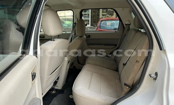 Acheter Occasion Voiture Ford Escape Blanc à Dakar, Dakar Acheter Occasion Voiture Ford Escape Blanc à Dakar, Dakar