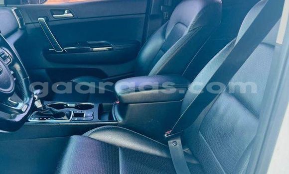 Buy Used Kia Sportage White Car in Dakar in Dakar Buy Used Kia Sportage White Car in Dakar in Dakar