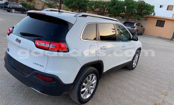 Buy Used Jeep Cherokee White Car in Dakar in Dakar Buy Used Jeep Cherokee White Car in Dakar in Dakar