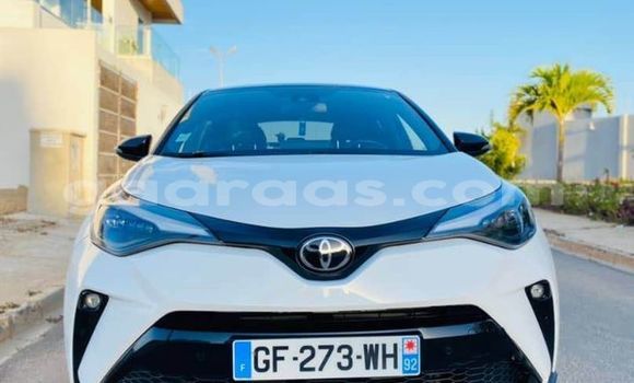 Dieundeu Occasion Toyota C-HR White Auto in Dakar in Dakar Dieundeu Occasion Toyota C-HR White Auto in Dakar in Dakar