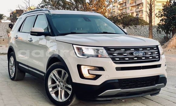 Acheter Occasion Voiture Ford Explorer Blanc à Dakar, Dakar Acheter Occasion Voiture Ford Explorer Blanc à Dakar, Dakar