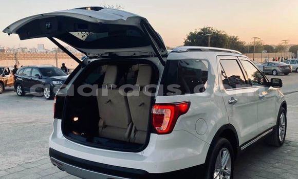 Buy Used Ford Explorer White Car in Dakar in Dakar Buy Used Ford Explorer White Car in Dakar in Dakar
