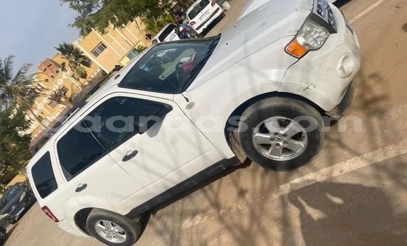 Buy Used Ford Escape White Car in Dakar in Dakar