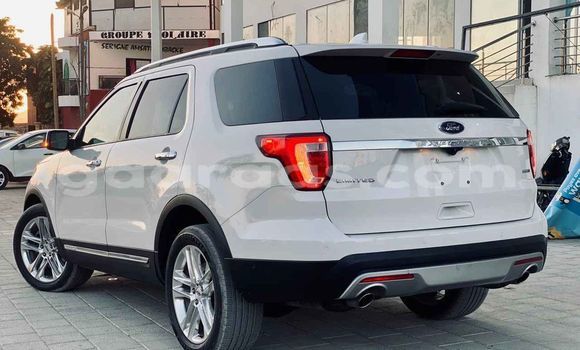 Buy Used Ford Explorer White Car in Dakar in Dakar Buy Used Ford Explorer White Car in Dakar in Dakar