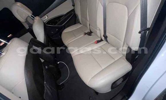 Dieundeu Occasion Hyundai Santa Fe White Auto in Dakar in Dakar Dieundeu Occasion Hyundai Santa Fe White Auto in Dakar in Dakar