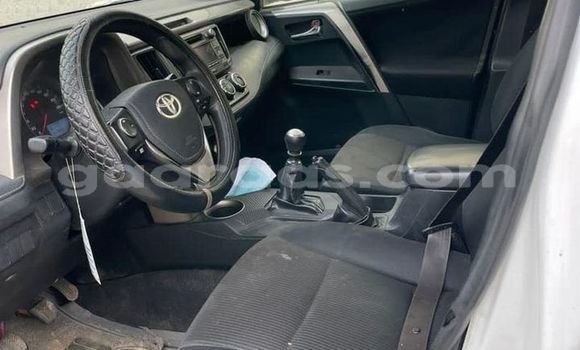 Acheter Occasion Voiture Toyota RAV4 Blanc à Dakar, Dakar Acheter Occasion Voiture Toyota RAV4 Blanc à Dakar, Dakar