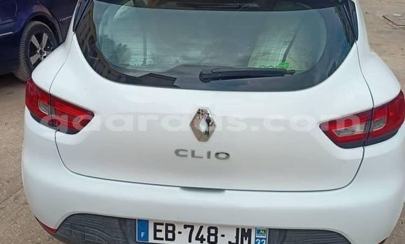 Buy Used Renault Clio White Car in Dakar in Dakar Buy Used Renault Clio White Car in Dakar in Dakar