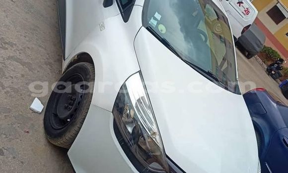 Buy Used Renault Clio White Car in Dakar in Dakar Buy Used Renault Clio White Car in Dakar in Dakar