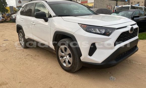 Dieundeu Occasion Toyota RAV4 White Auto in Dakar in Dakar Dieundeu Occasion Toyota RAV4 White Auto in Dakar in Dakar